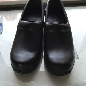 NWOT Never worn clogs